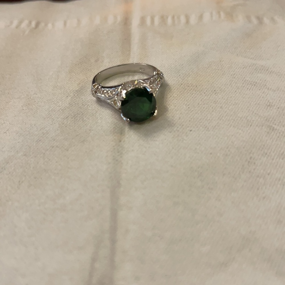 Titunium’s ring  & green agate. Size M
